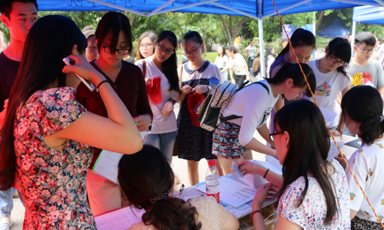 走进重大，走进阳光灿烂的日子 ——98堂
迎新活动纪实