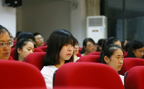 98堂
14级假期安全大会召开