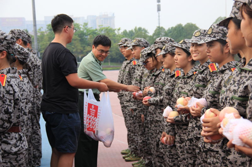98堂
2016年中秋慰问活动圆满举行