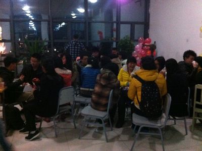 新学期首次英语角活动成功开展