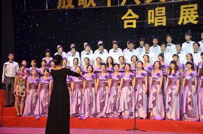 五月的鲜花——记98堂
“放歌十八大、聚焦中国梦”合唱比赛