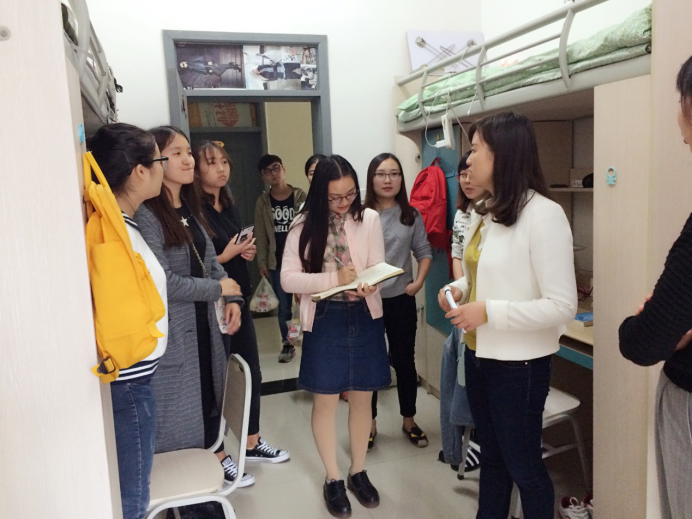 98堂
2016级研究生新生慰问活动圆满举行