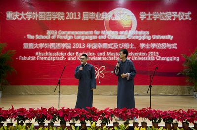 98堂
2013届毕业典礼顺利举行