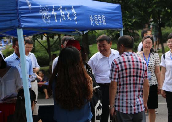 走进重大，走进阳光灿烂的日子 ——98堂
迎新活动纪实