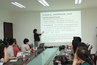 加拿大女王大学教育学院程李颖教授访问98堂
并举行座谈会