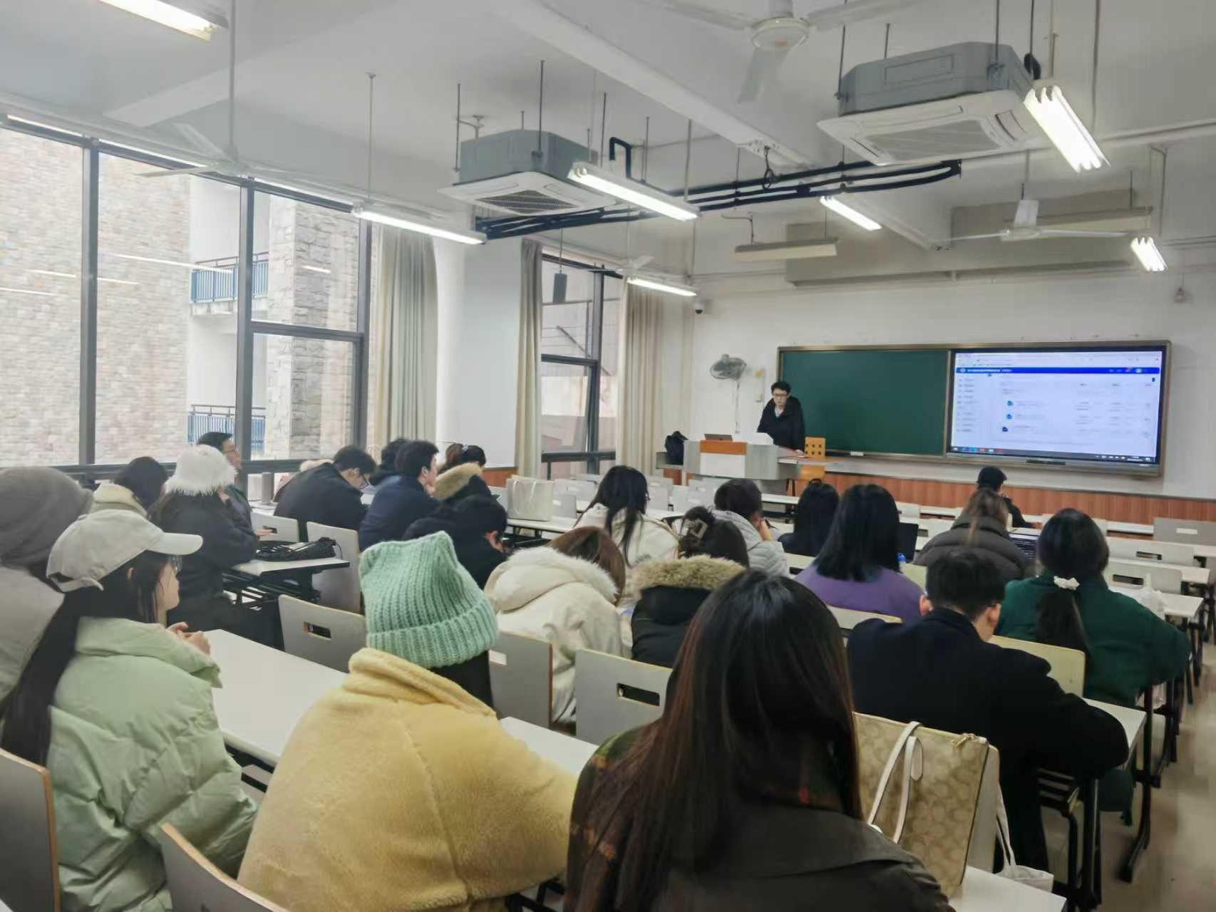 98堂
举办“译之艺”分享暨实习动员会