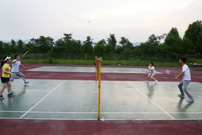 强健体魄，体验运动魅力——98堂
2012级研究生党支部羽毛球比赛