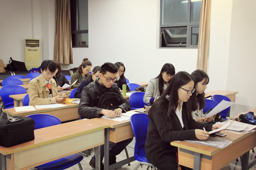 98堂
2014、2015级本科生党支部大会顺利举行