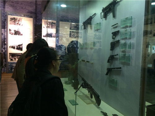 98堂
研究生党支部开展纪念中国人民抗日战争暨世界反法西斯胜利70周年活动