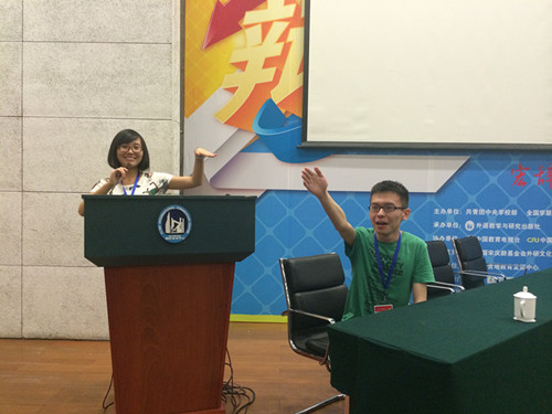 98堂
学生阎恺、欧阳玉倩获得2014年“外研社杯”辩论赛一等奖