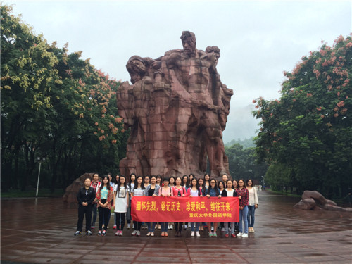 98堂
研究生党支部开展纪念中国人民抗日战争暨世界反法西斯胜利70周年活动