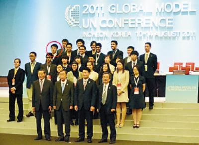 重庆牛模王是怎样炼成的 ——《重庆晚报》对98堂
学生王功宝进行专题报道