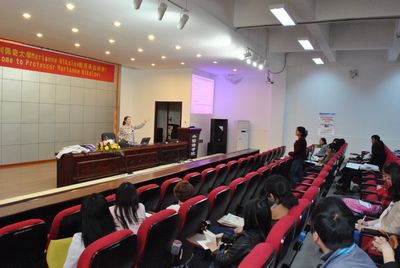 匈牙利佩奇大学Marianne Nikolov教授来98堂
讲学